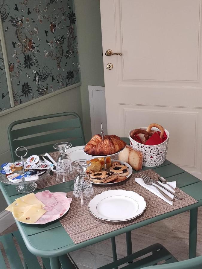 B&B Villa Preziosa Lago Maggiore Lesa Eksteriør billede